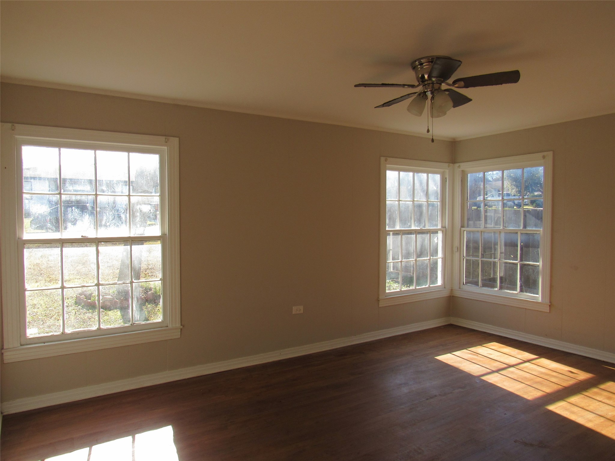 3807 Beverly Drive Beverly Hills TX 76711
