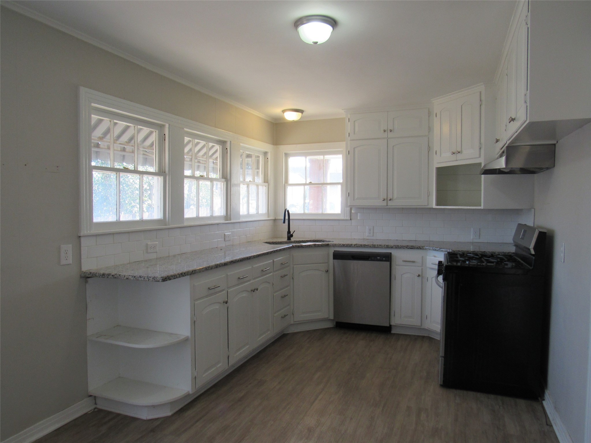 3807 Beverly Drive Beverly Hills TX 76711