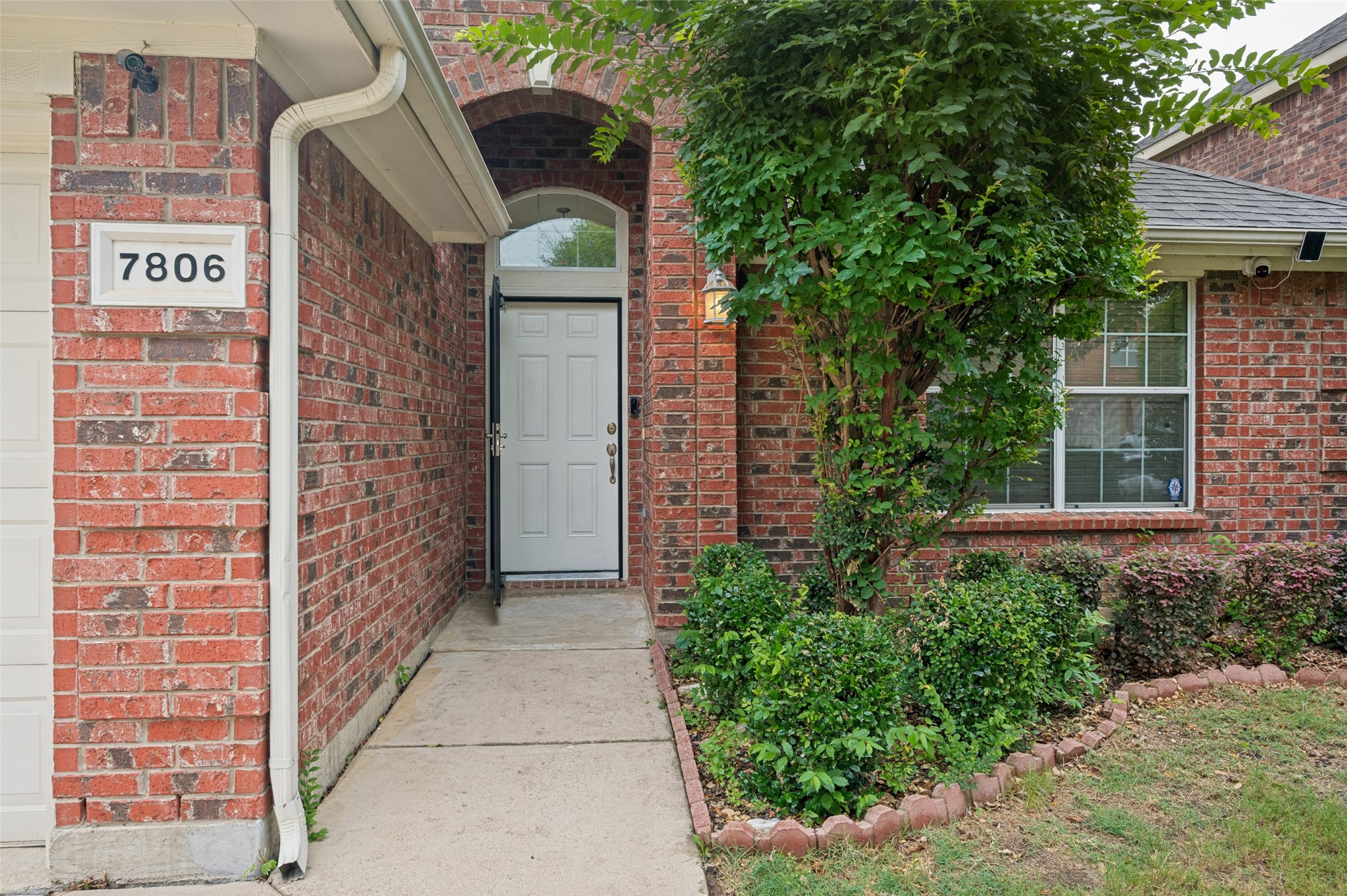7806 Quiet Waters Drive Arlington TX 76016