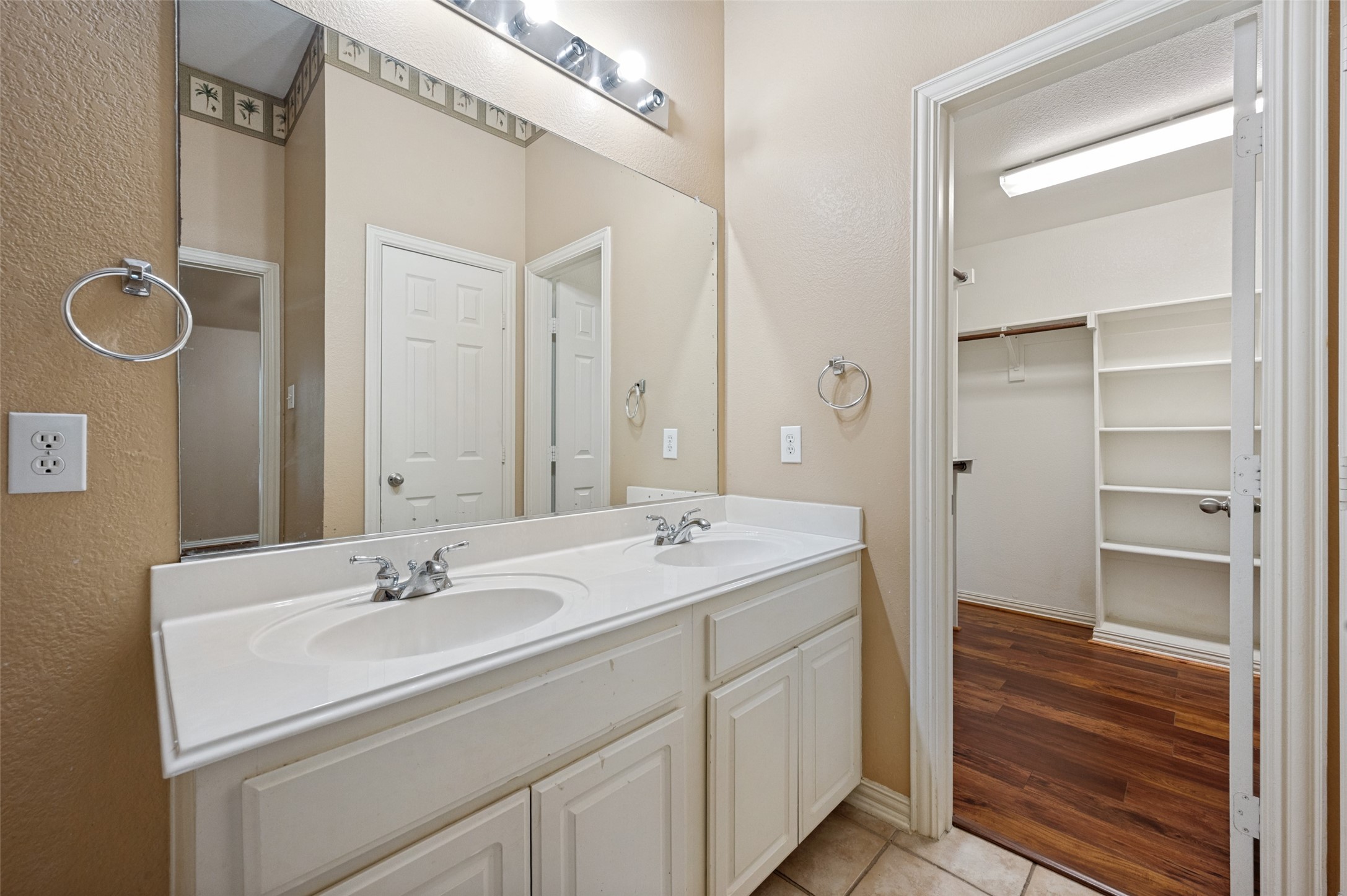 7806 Quiet Waters Drive Arlington TX 76016