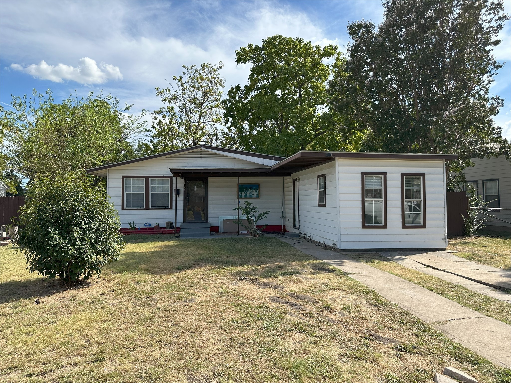 1504 Dent Street Garland TX 75042