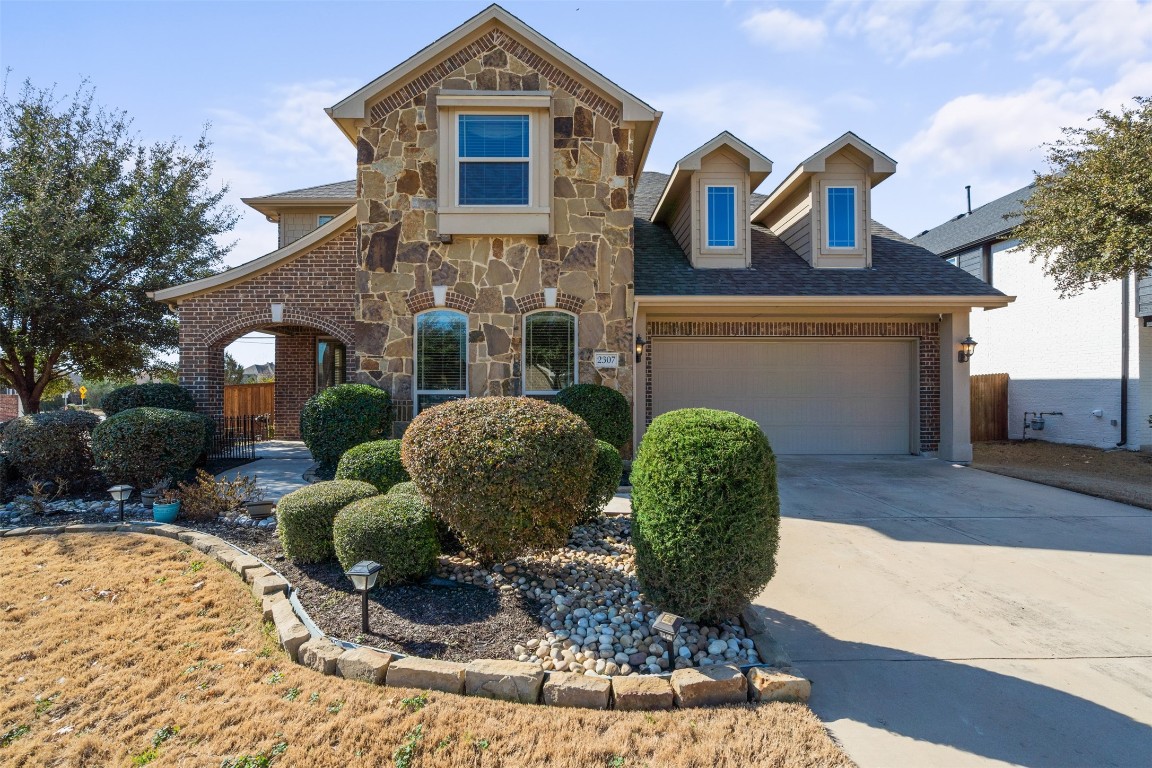 2307 Tawny Owl Road Grand Prairie TX 75052