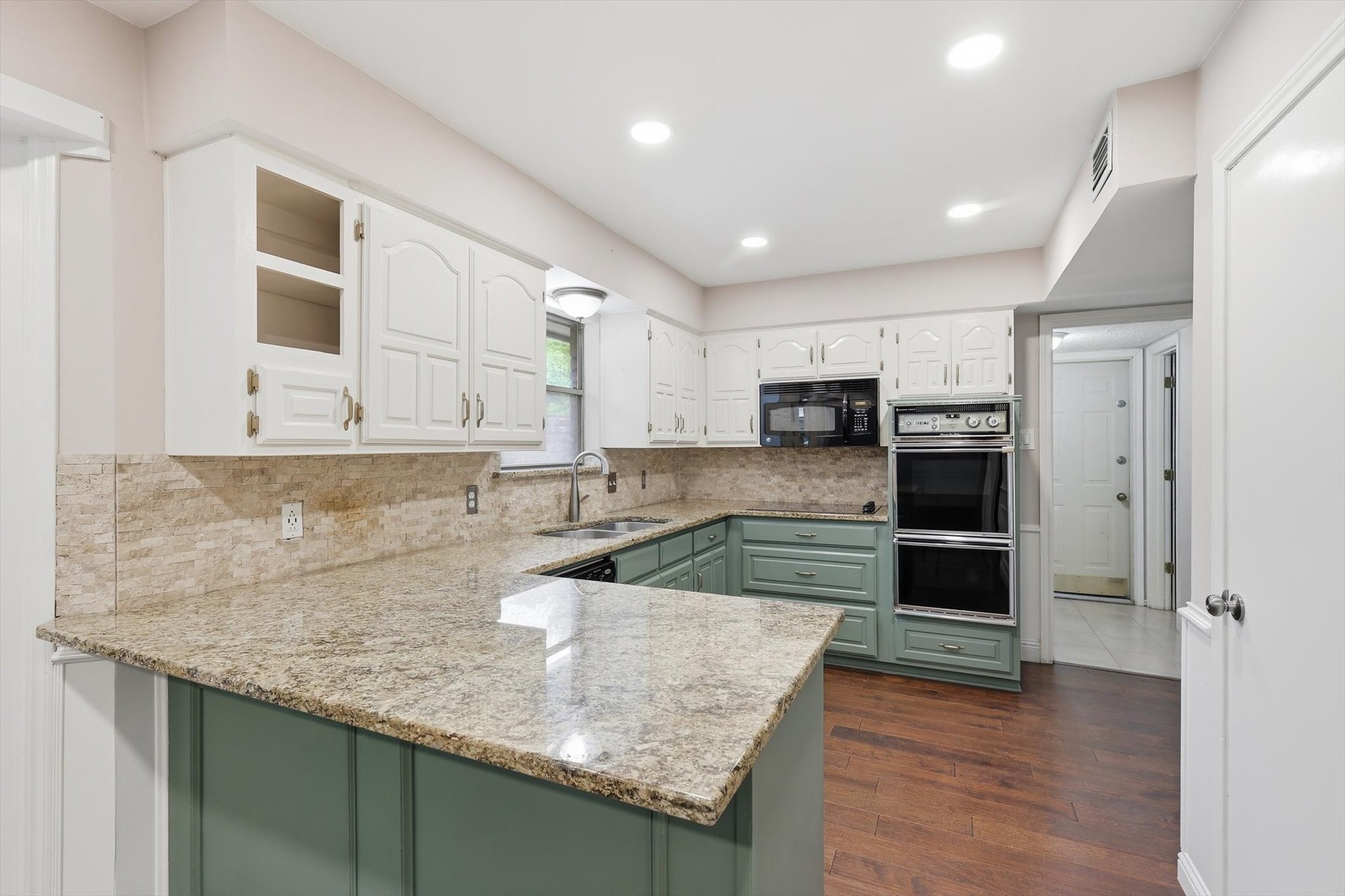 508 Country Green Lane Arlington TX 76011