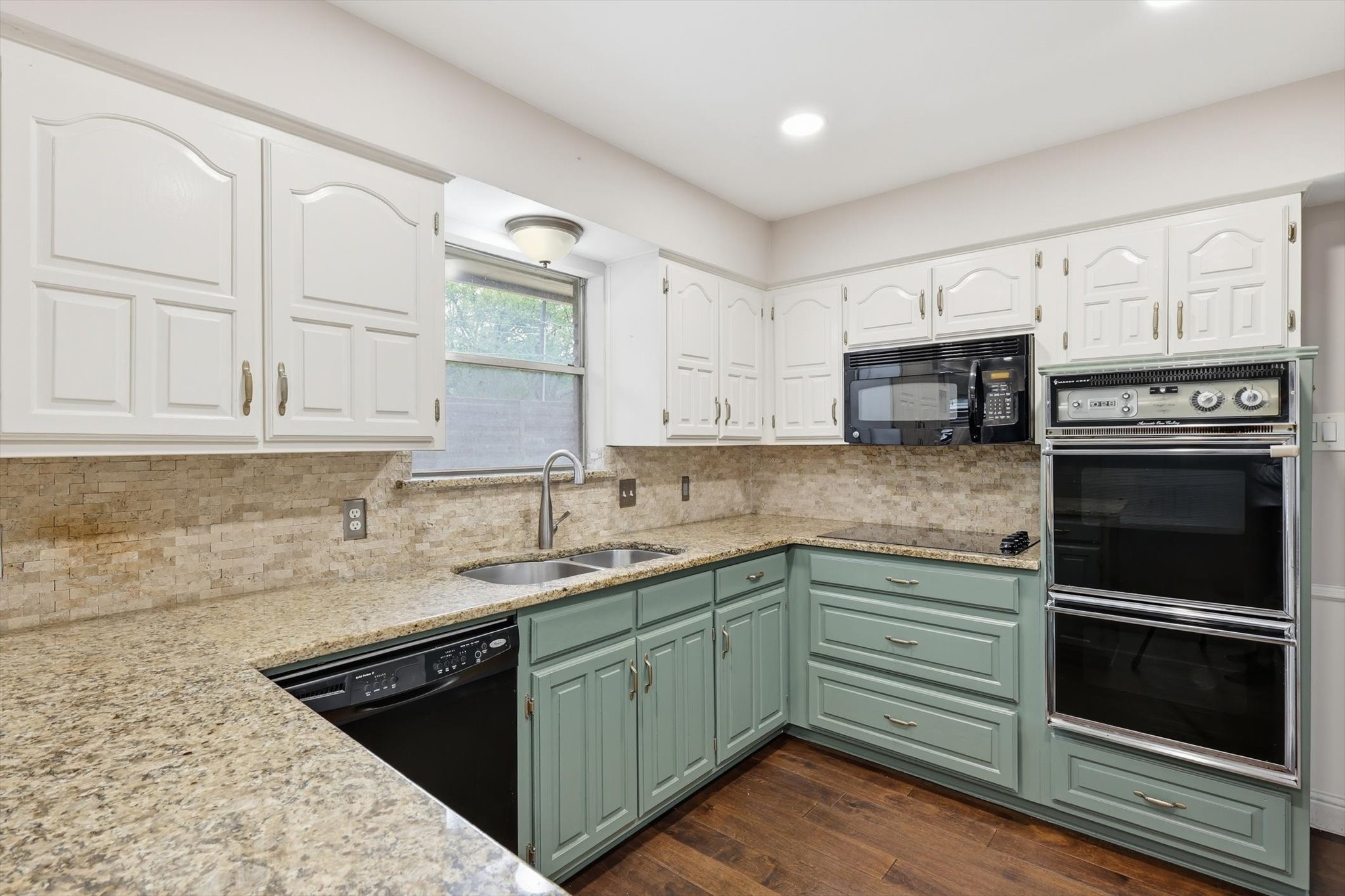 508 Country Green Lane Arlington TX 76011