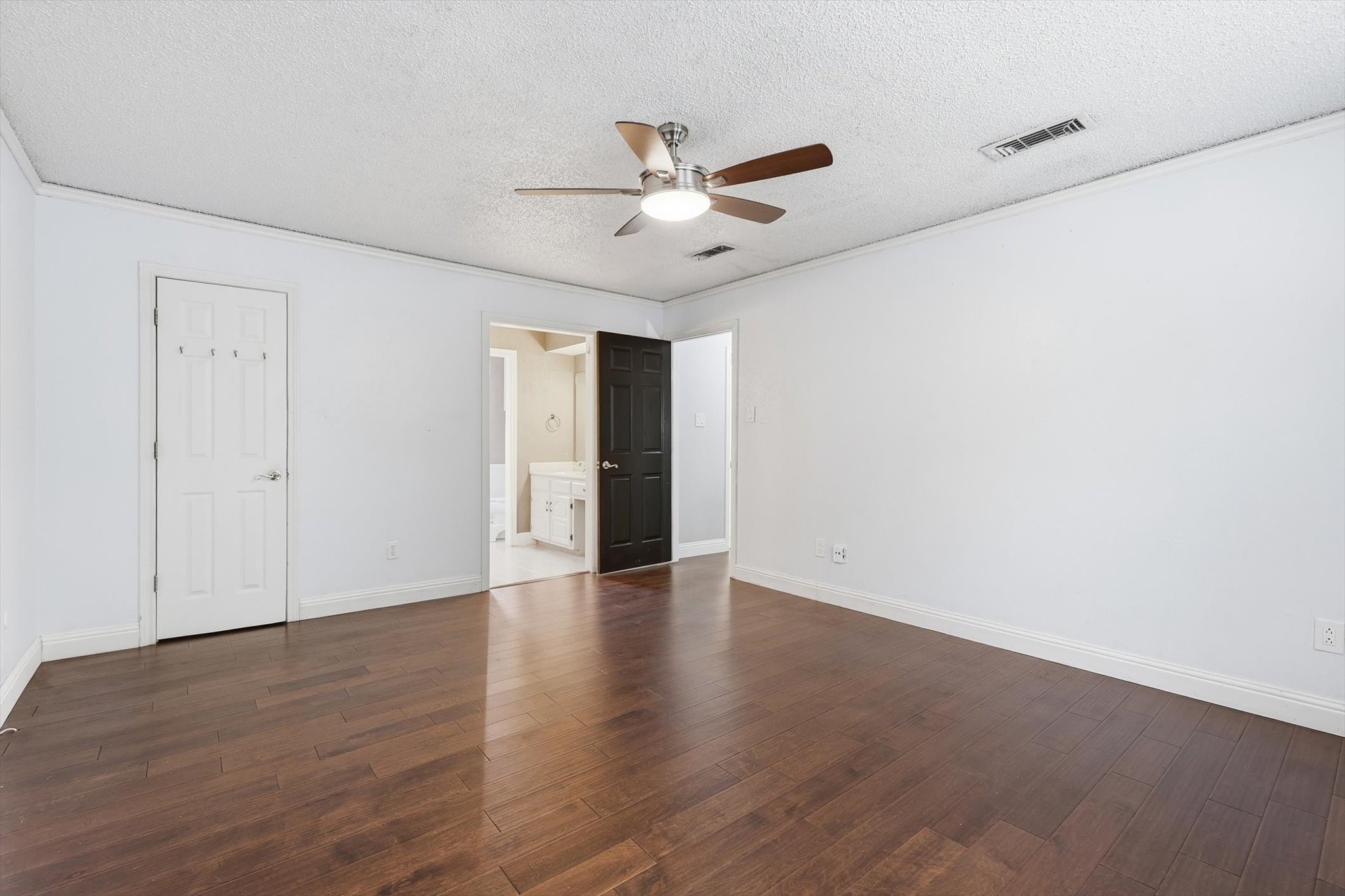 508 Country Green Lane Arlington TX 76011