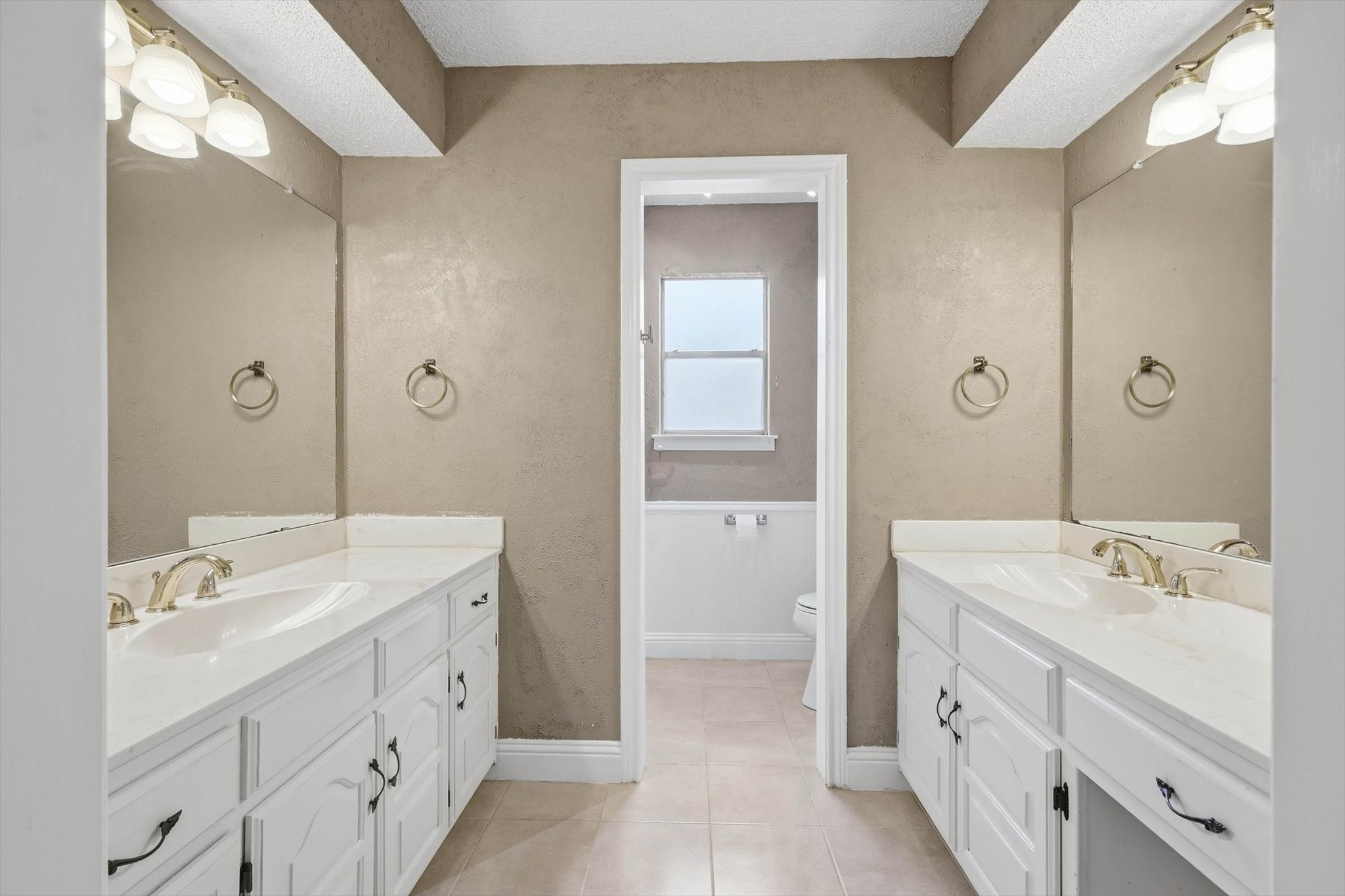 508 Country Green Lane Arlington TX 76011