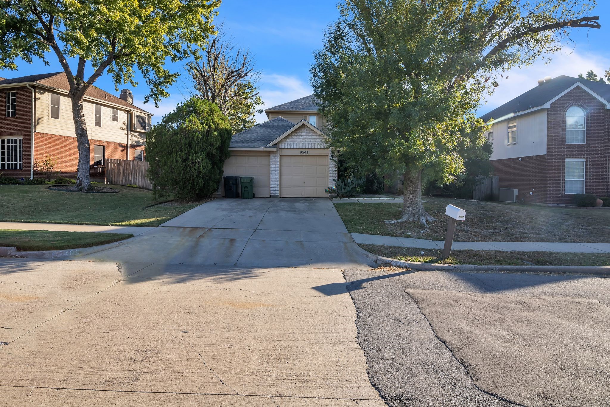 5209 La Viva Lane Arlington TX 76017