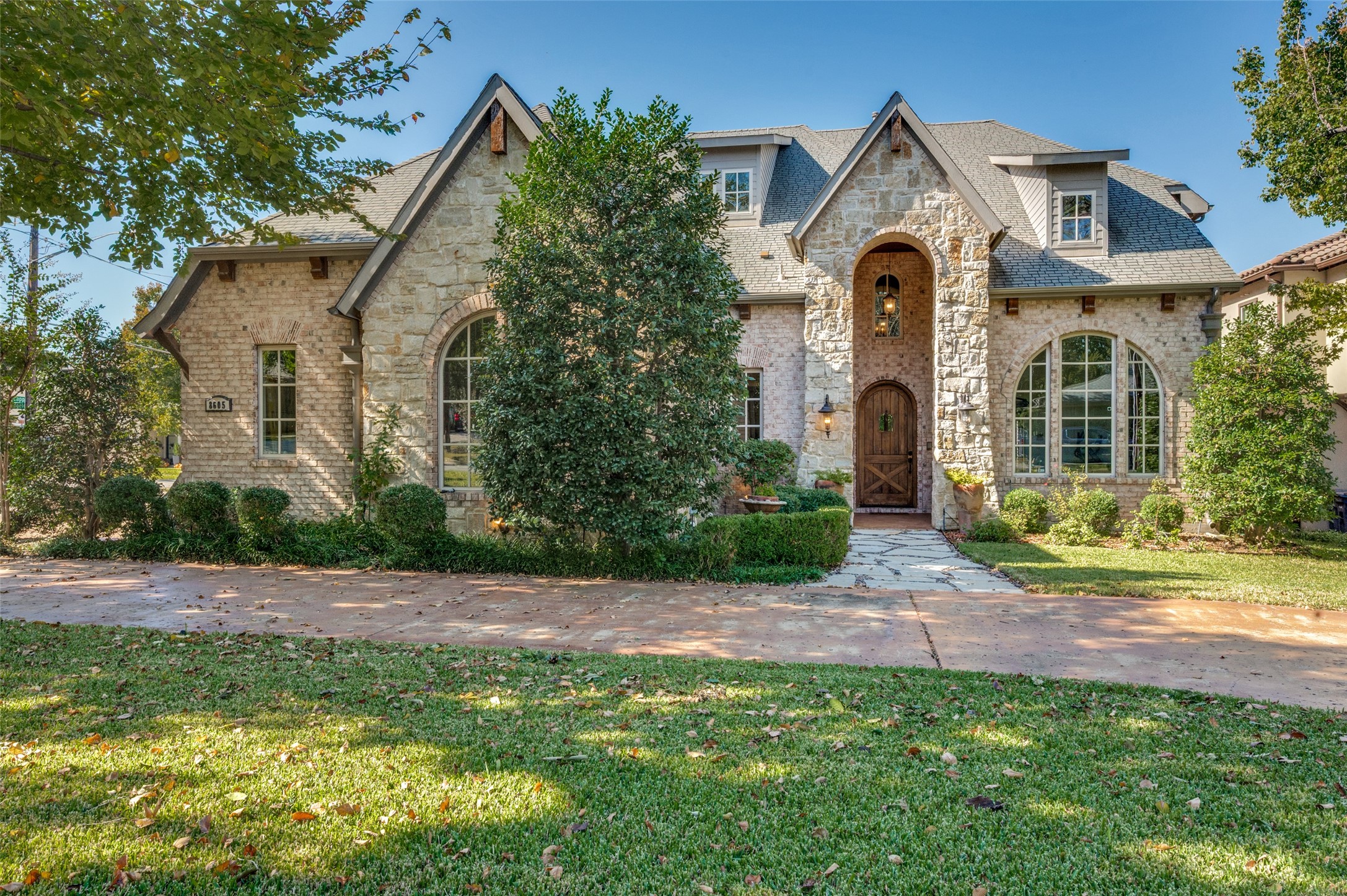 8605 Labron Avenue Dallas TX 75209