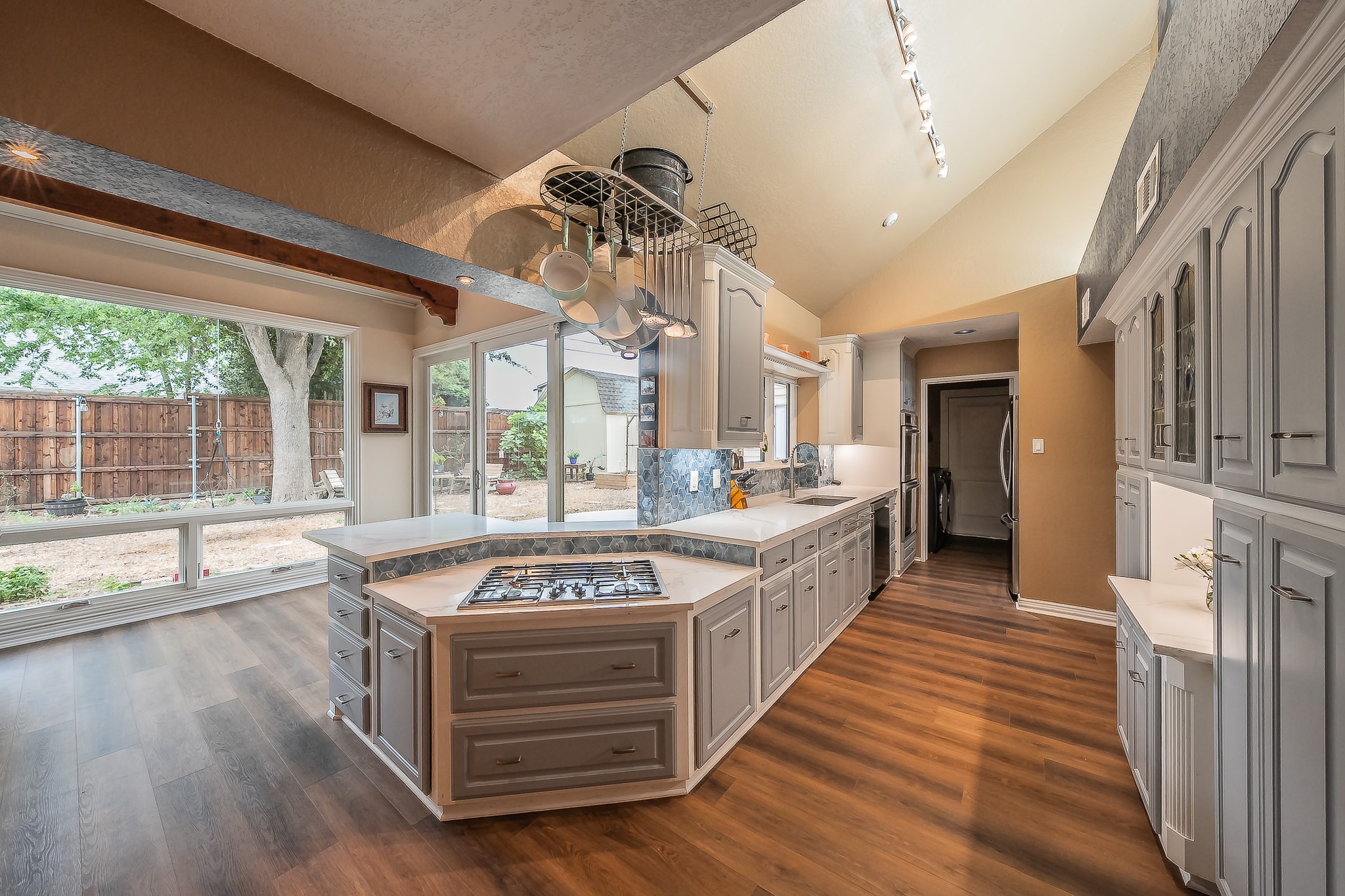 1227 Farnham Court E Irving TX 75062