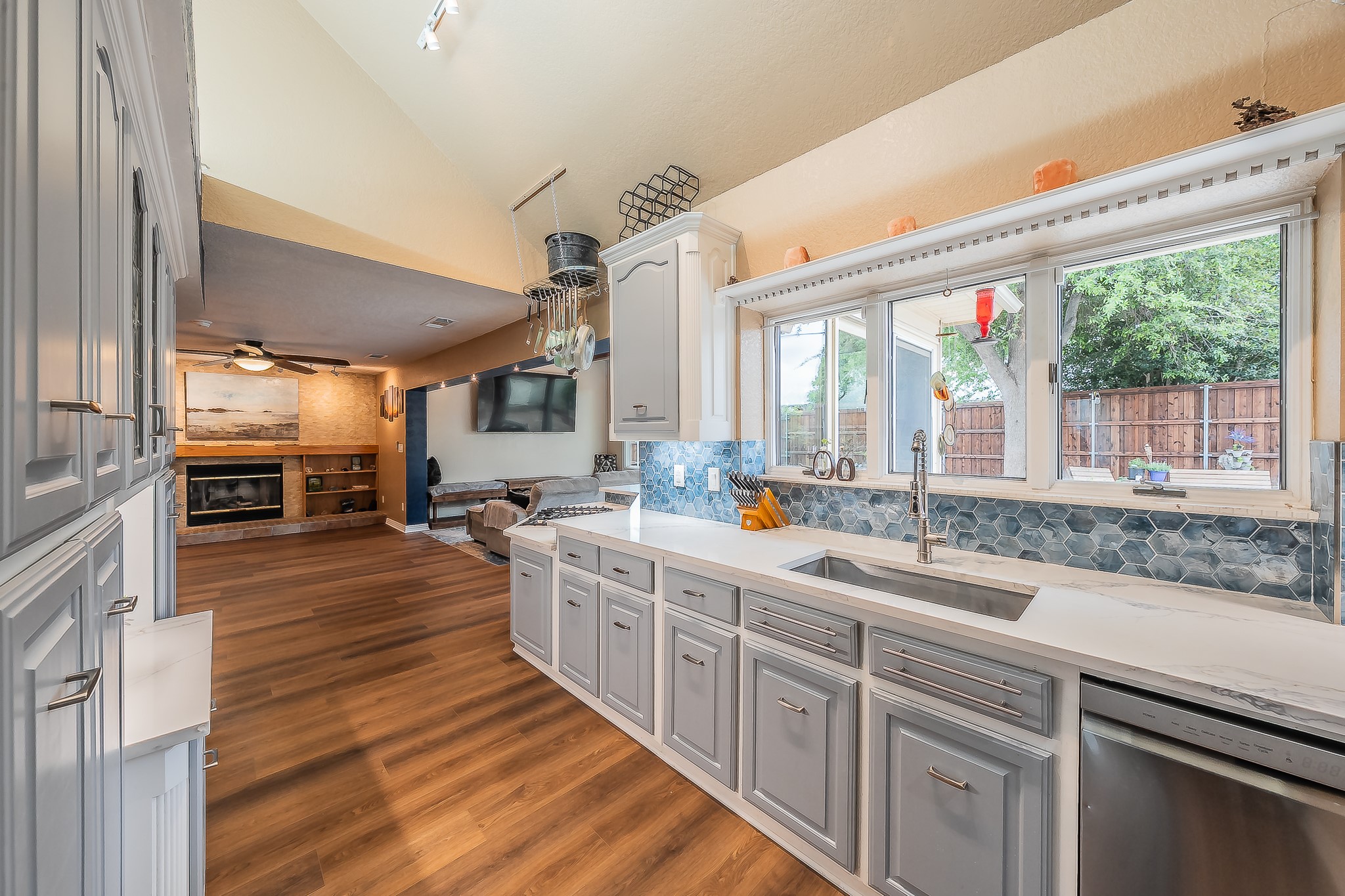 1227 Farnham Court E Irving TX 75062