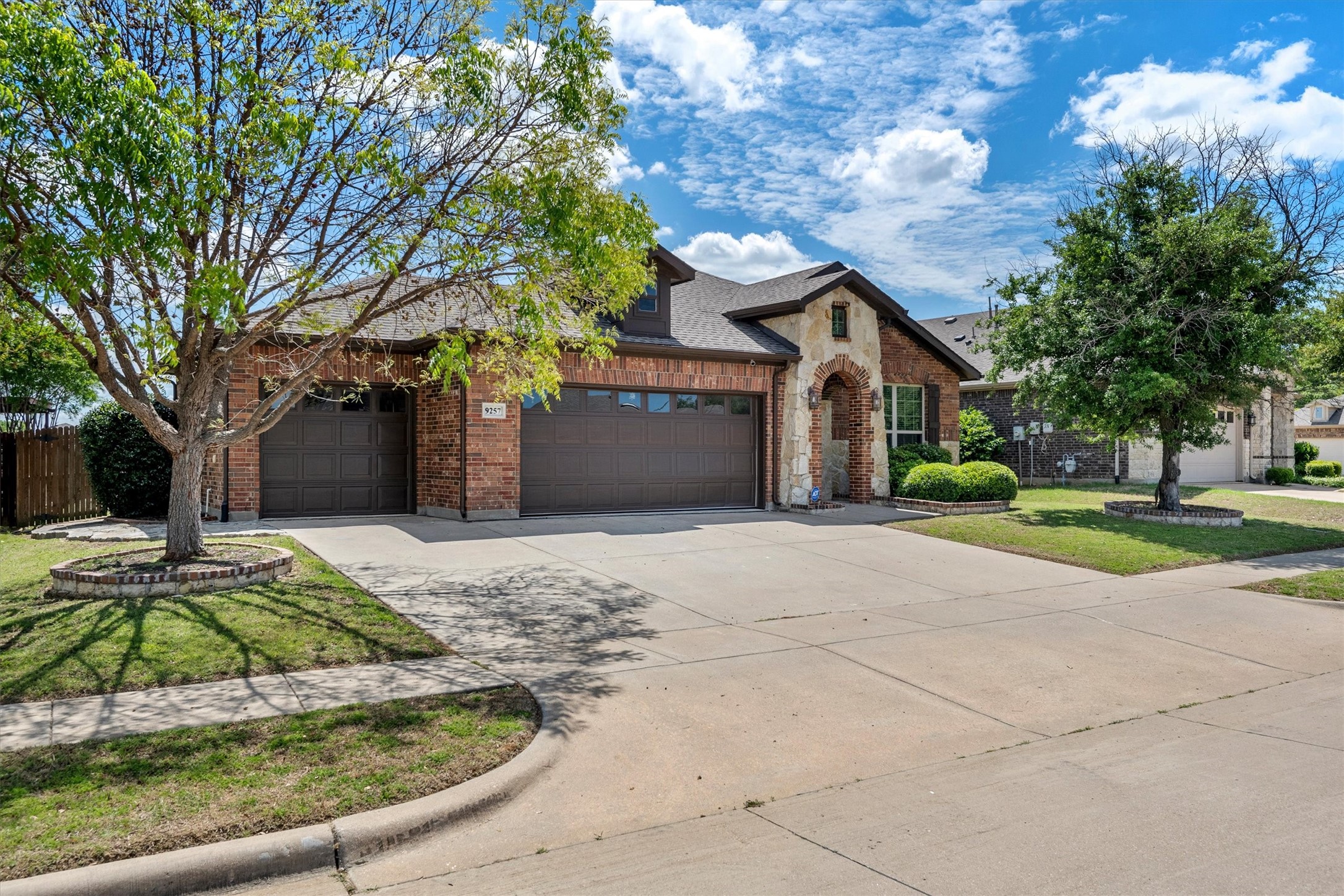 9257 Water Oak Drive Arlington TX 76002
