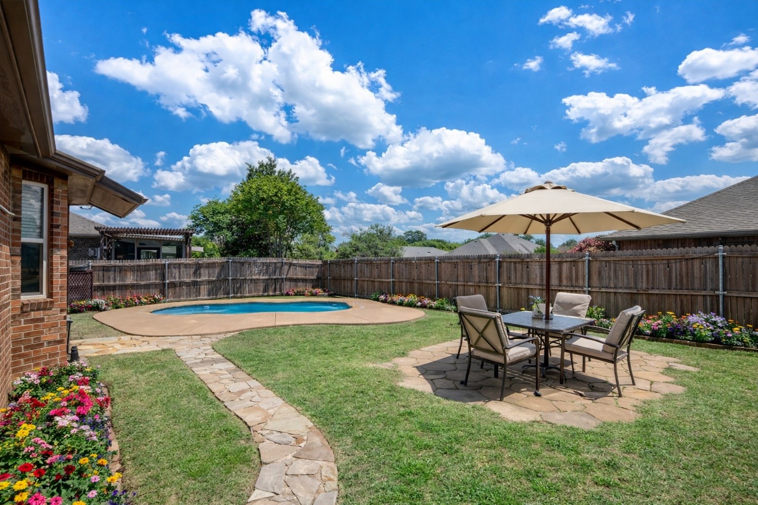 9257 Water Oak Drive Arlington TX 76002