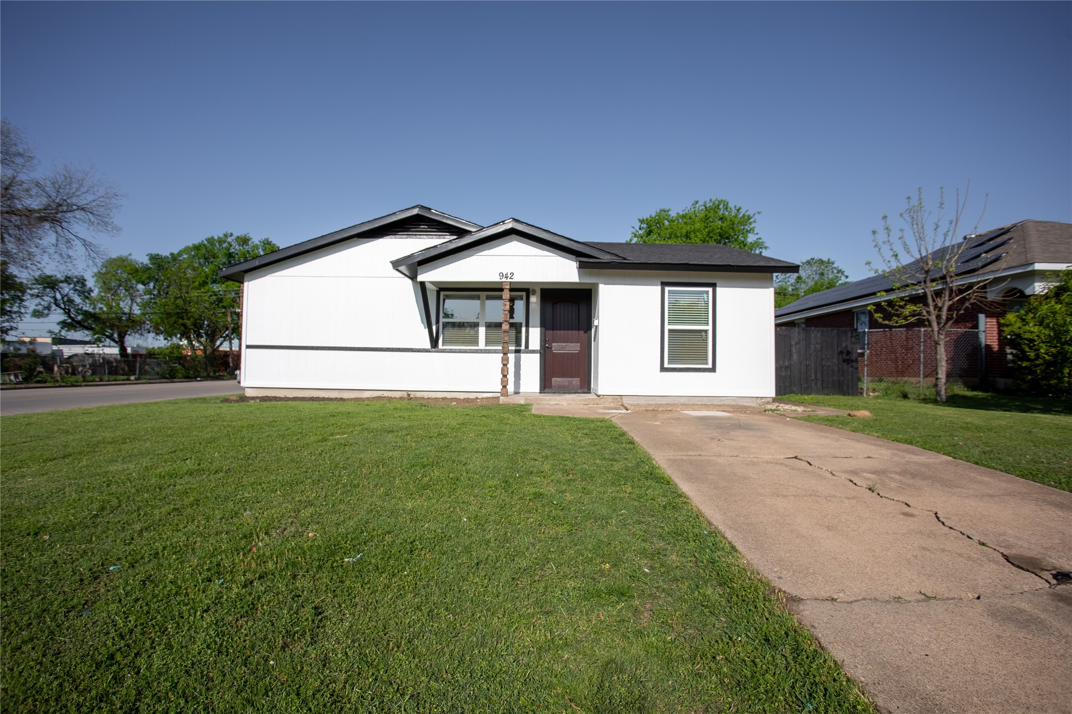 942 Tapley Street Grand Prairie TX 75051