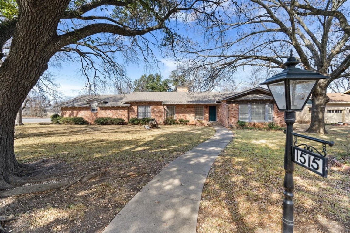 1515 Hackberry Street Clifton TX 76634
