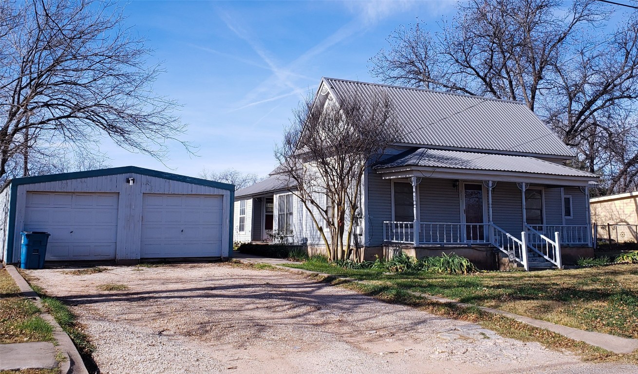 311 S Melwood Street Winters TX 79567