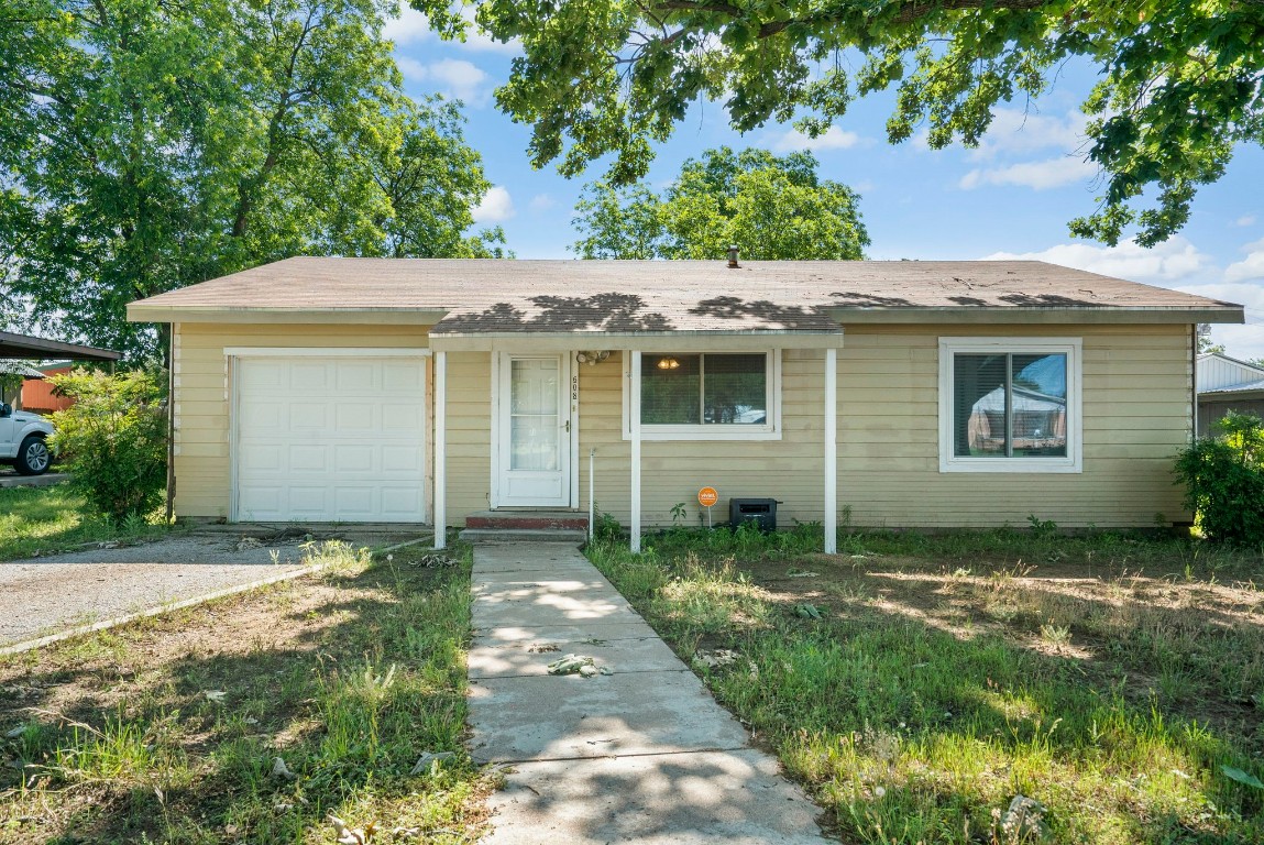 608 S Connellee Avenue Eastland TX 76448