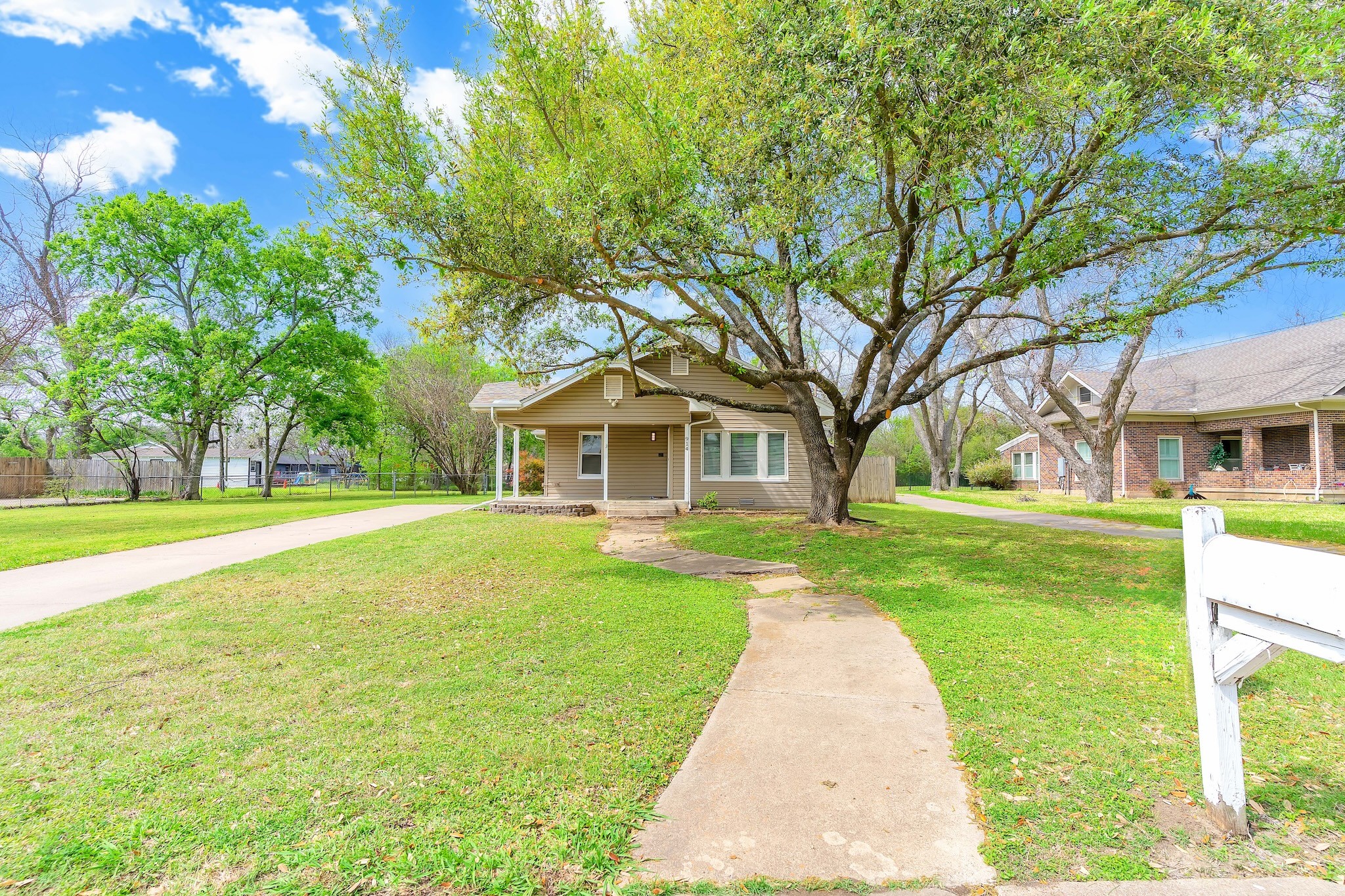 914 Prairie Avenue Cleburne TX 76033