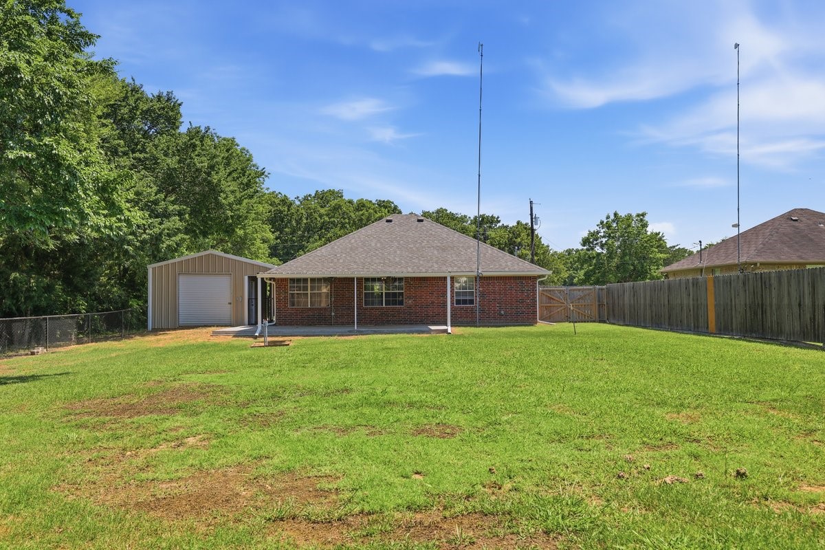 1974 County Road 33900 Powderly TX 75473