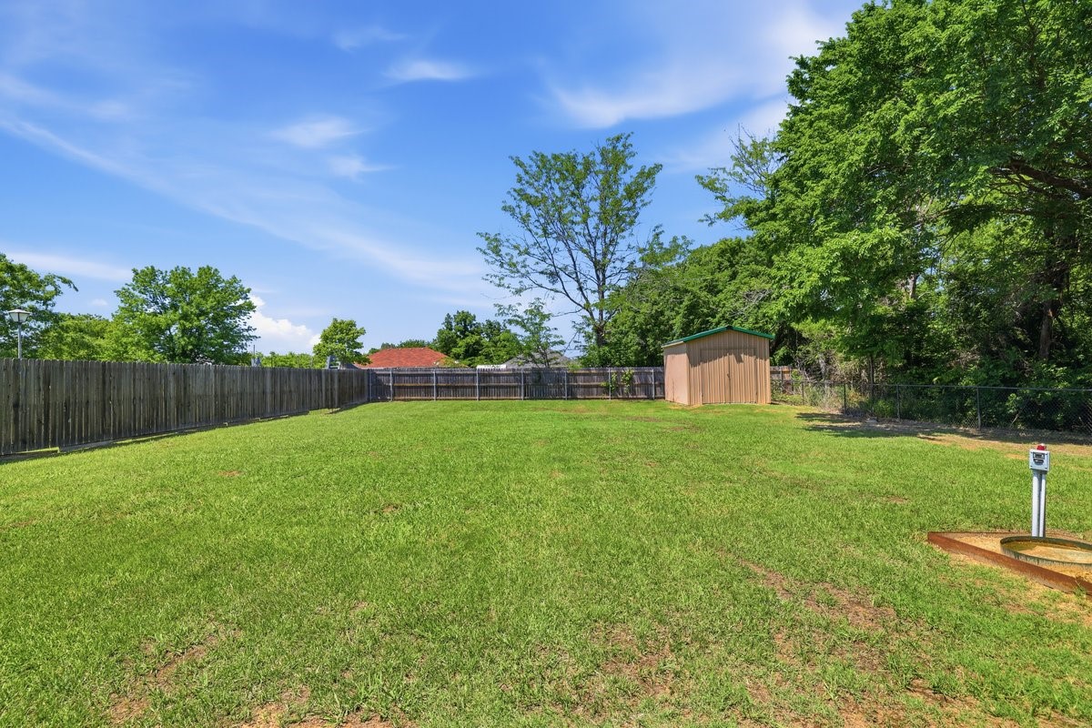 1974 County Road 33900 Powderly TX 75473