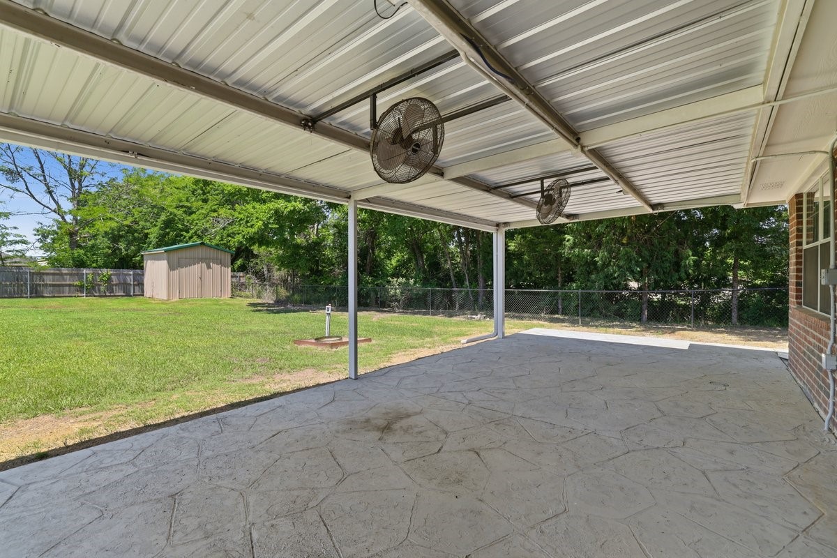 1974 County Road 33900 Powderly TX 75473