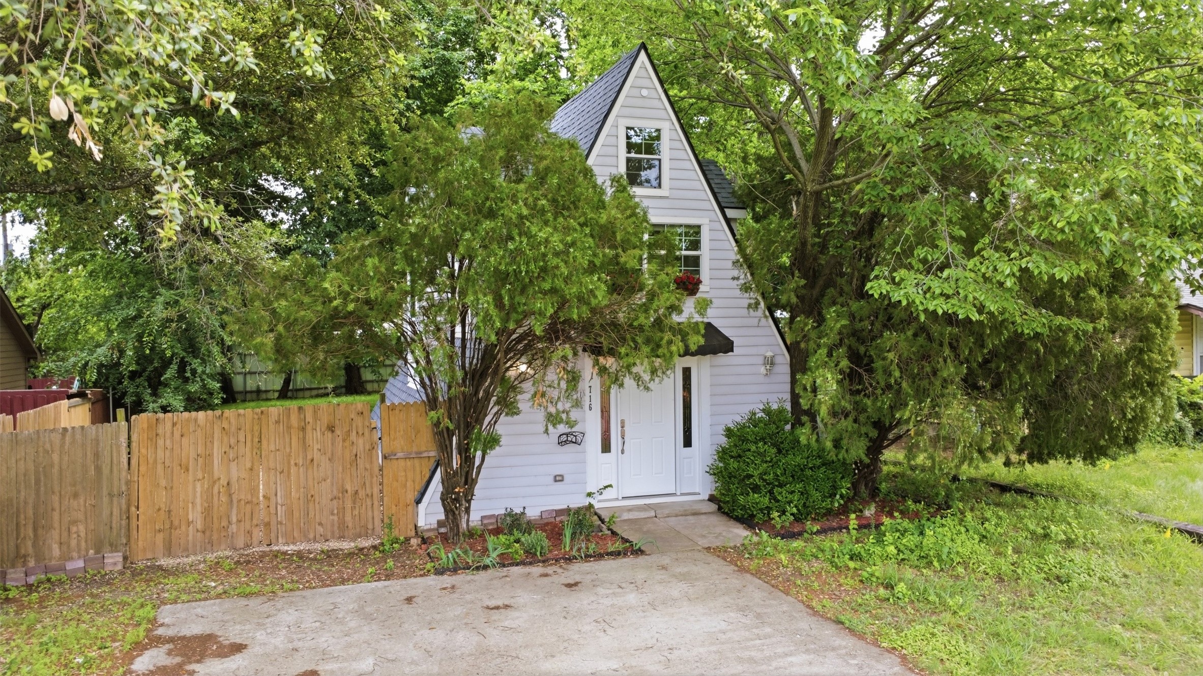 716 Lakeland Road Lake Dallas TX 75065