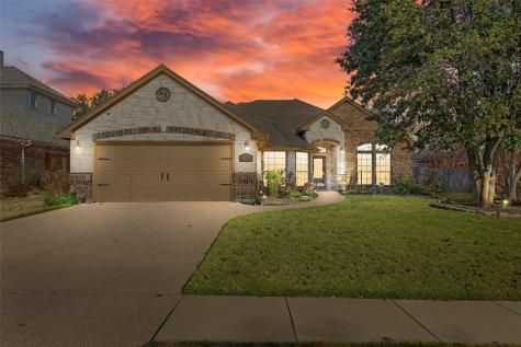 10712 Greenview Court Benbrook TX 76126