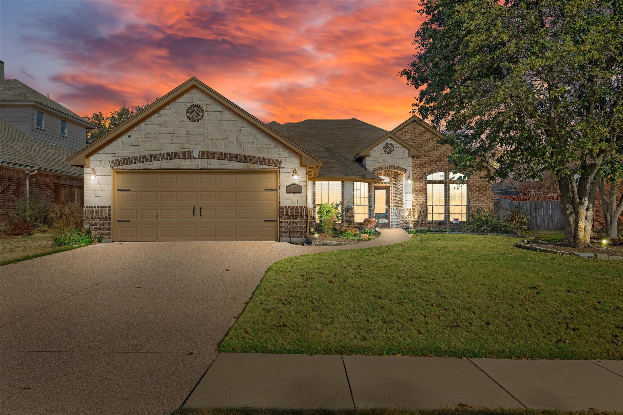 10712 Greenview Court Benbrook TX 76126