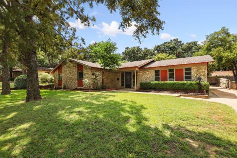 1129 Trailwood Drive Hurst TX 76053