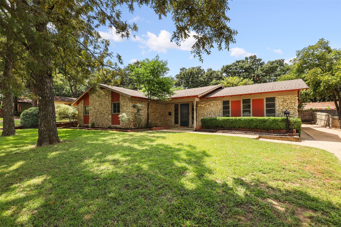 1129 Trailwood Drive Hurst TX 76053