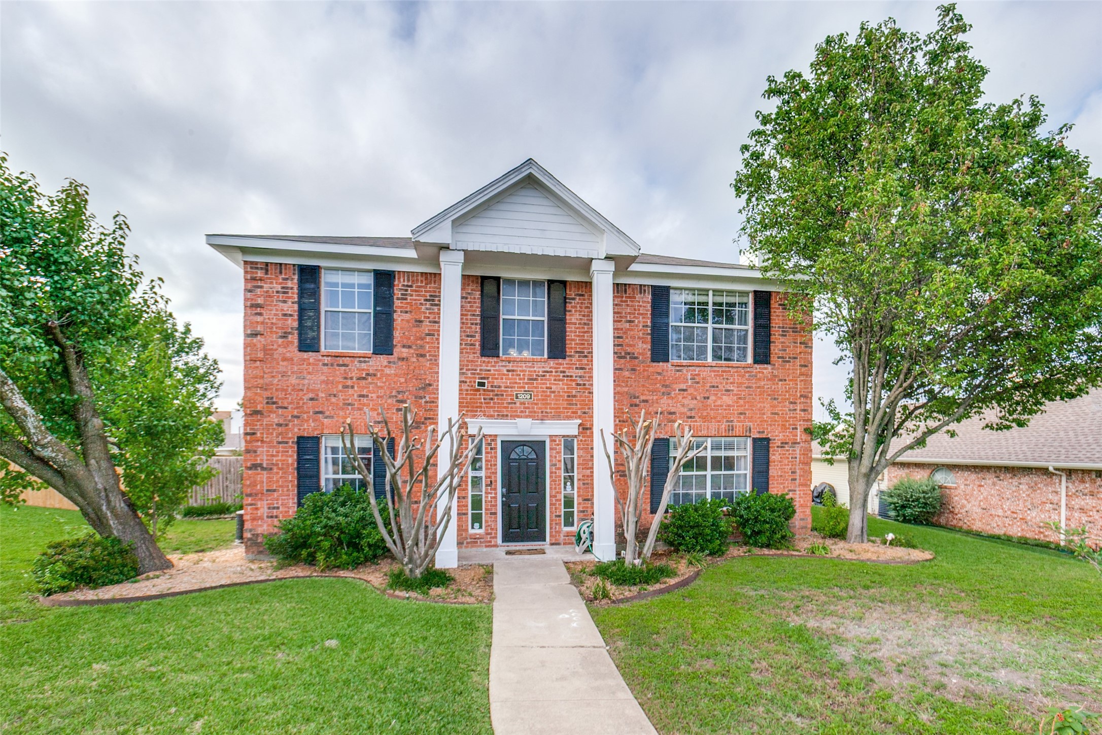 1209 Montclair Drive Garland TX 75040