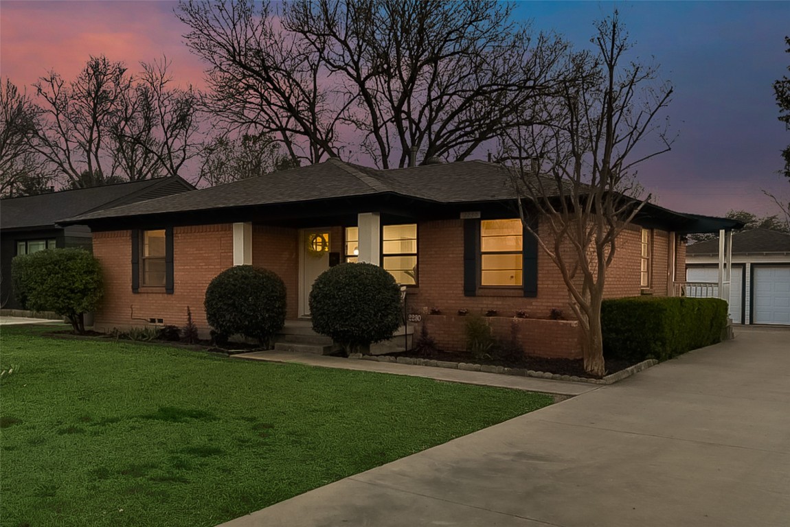 2230 Hartline Drive Dallas TX 75228