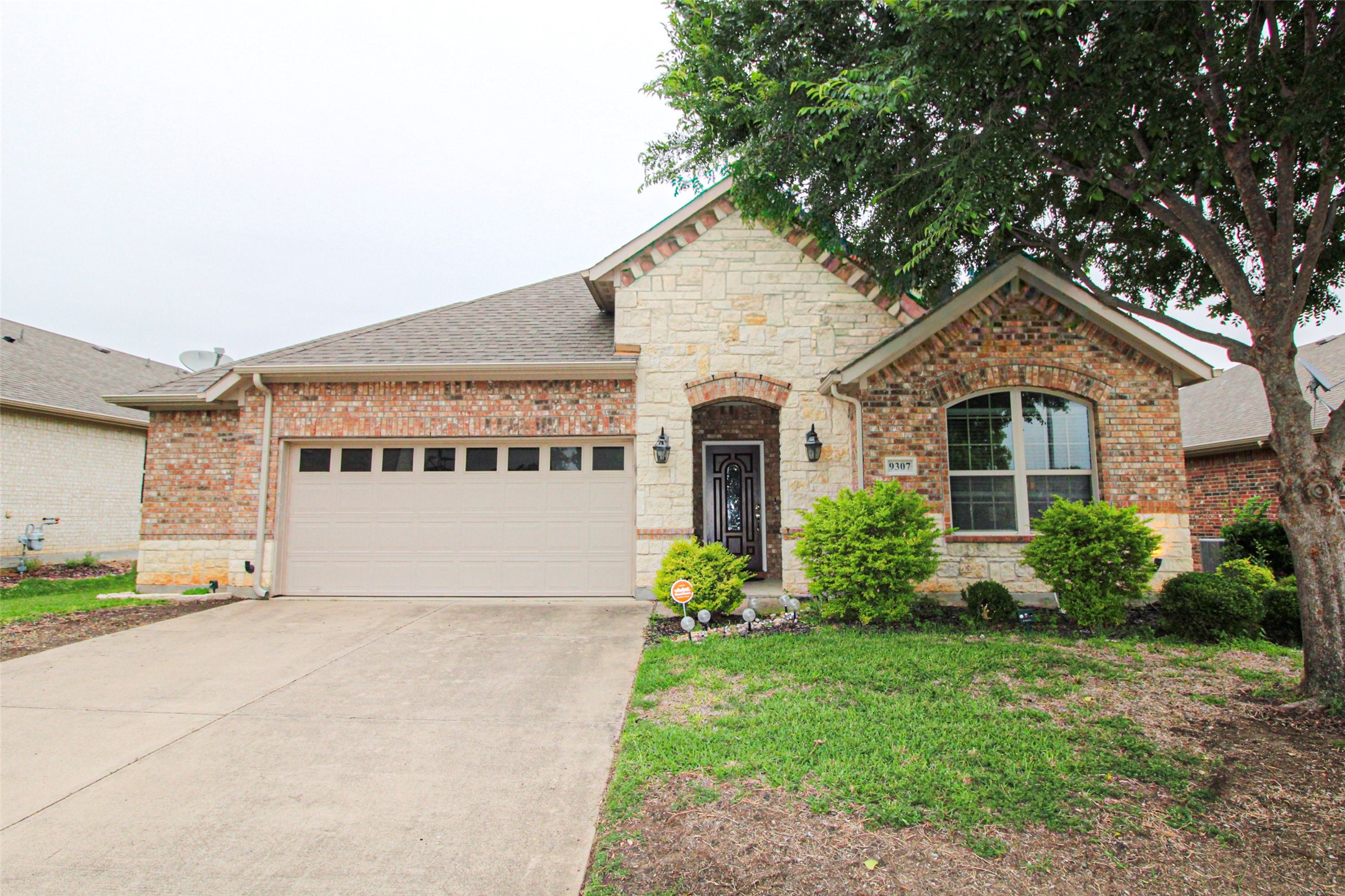 9307 Water Oak Court Arlington TX 76002