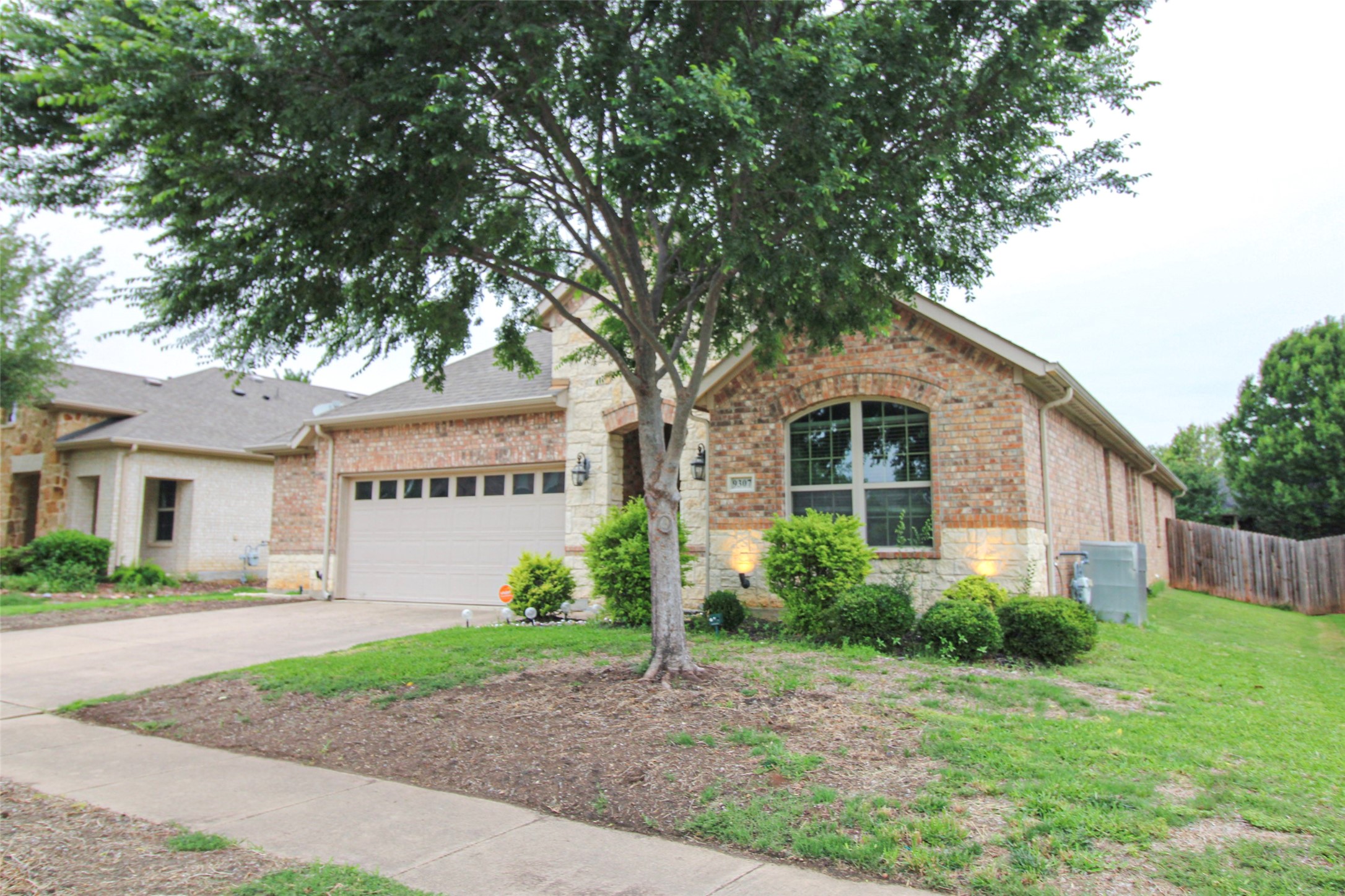 9307 Water Oak Court Arlington TX 76002