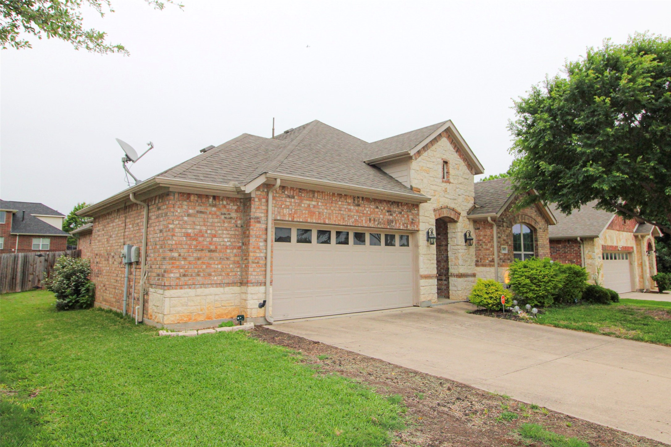 9307 Water Oak Court Arlington TX 76002