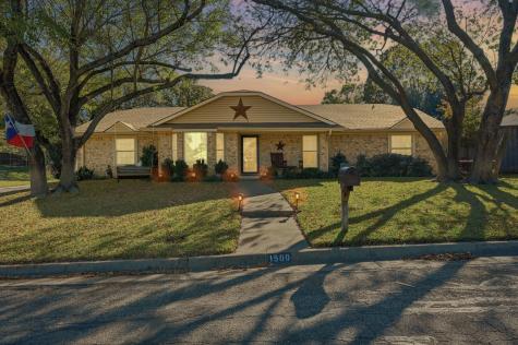 1500 Flamingo Drive Arlington TX 76012