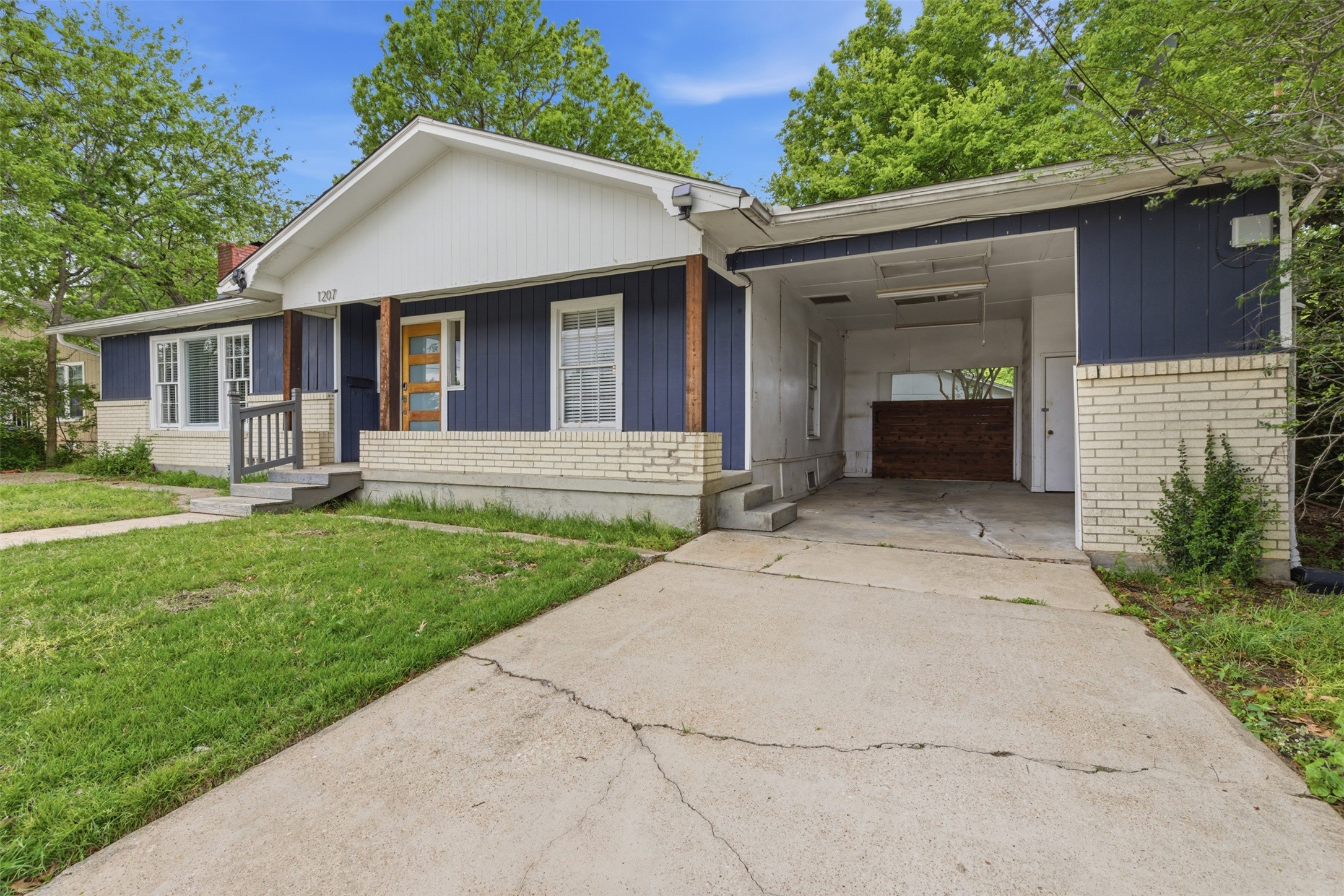 1207 N College Street Mckinney TX 75069