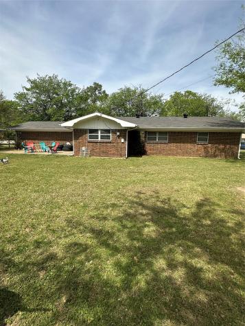 1207 Pebble Street Bowie TX 76230