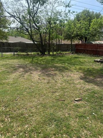1207 Pebble Street Bowie TX 76230