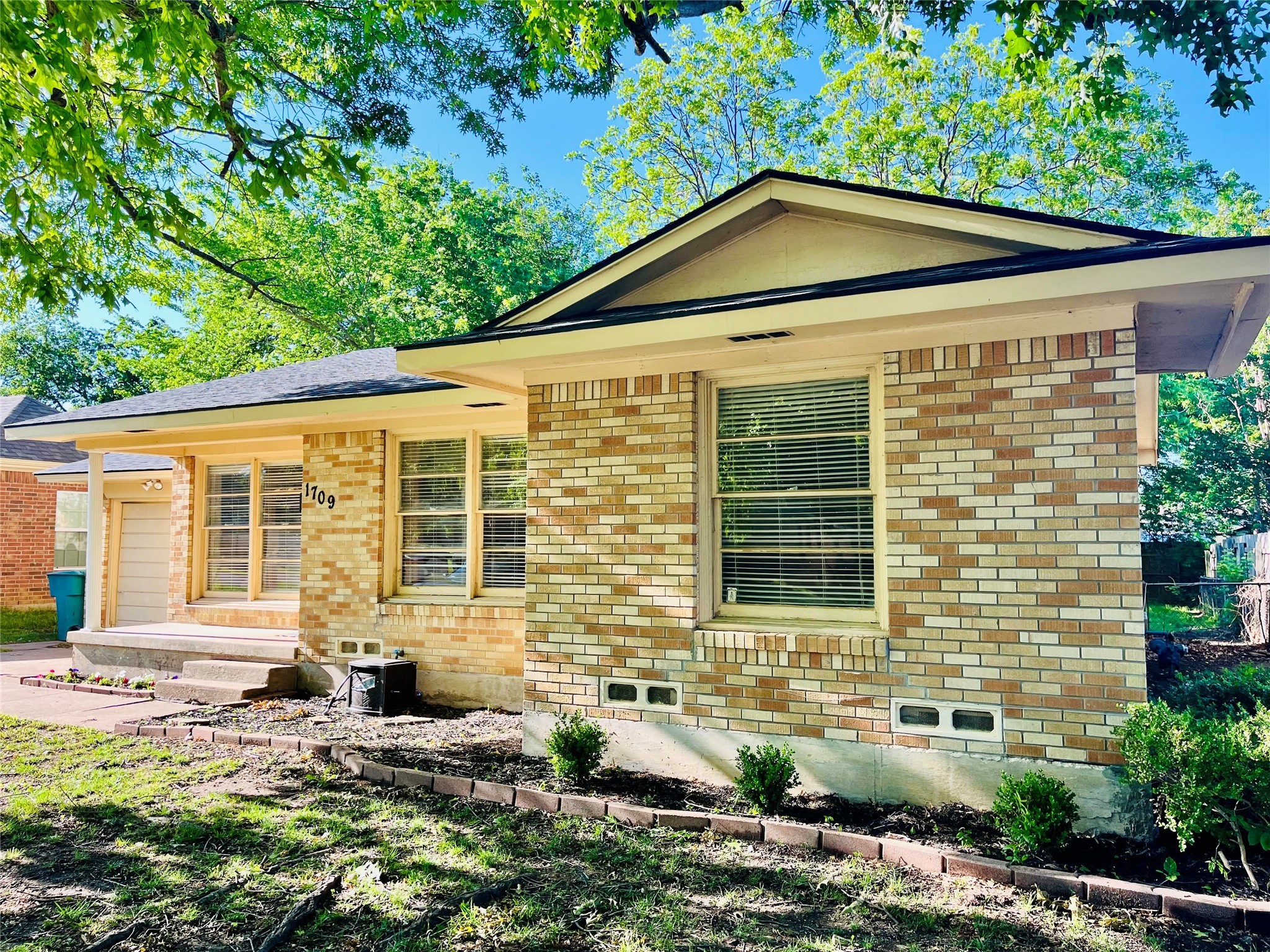 1709 W Birge Street Sherman TX 75092