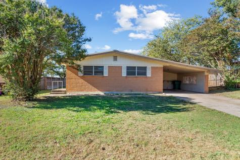 106 Blakeney Street Stephenville TX 76401