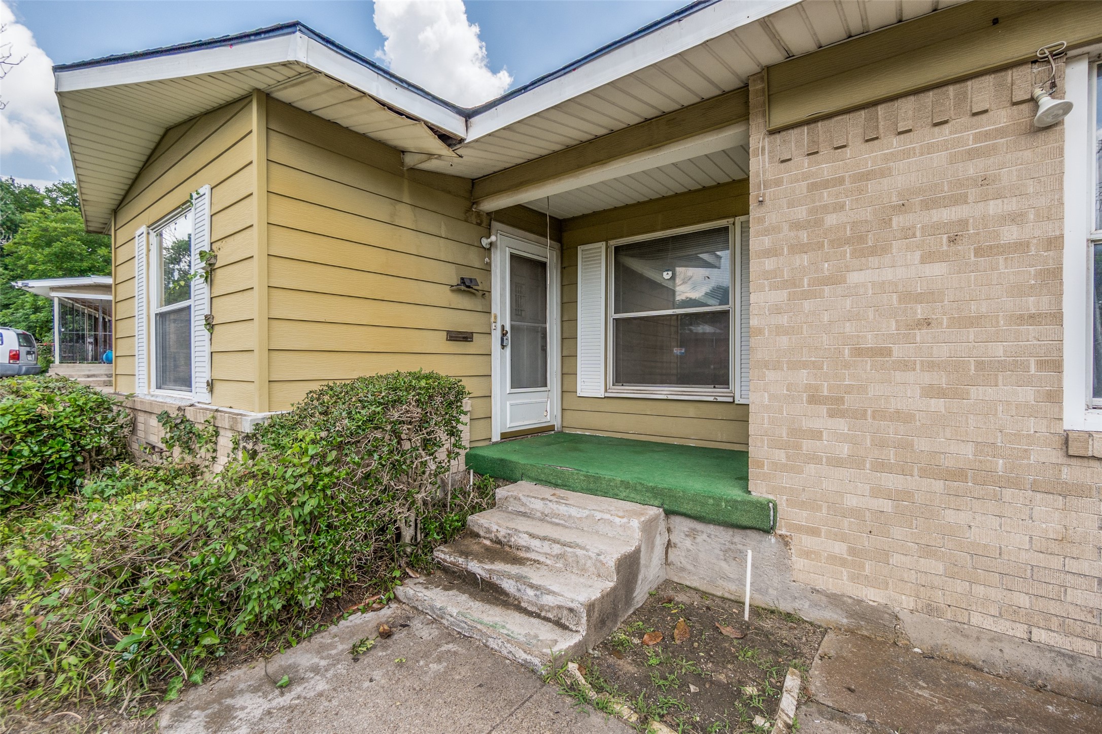 1112 E Ann Arbor Avenue Dallas TX 75216