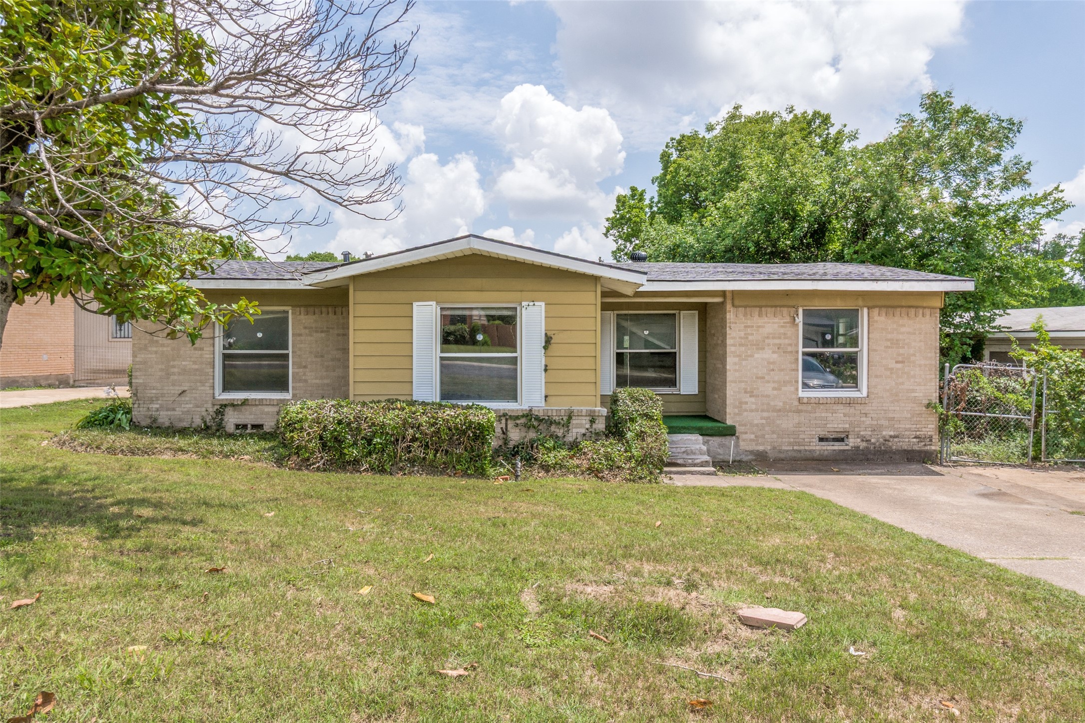 1112 E Ann Arbor Avenue Dallas TX 75216