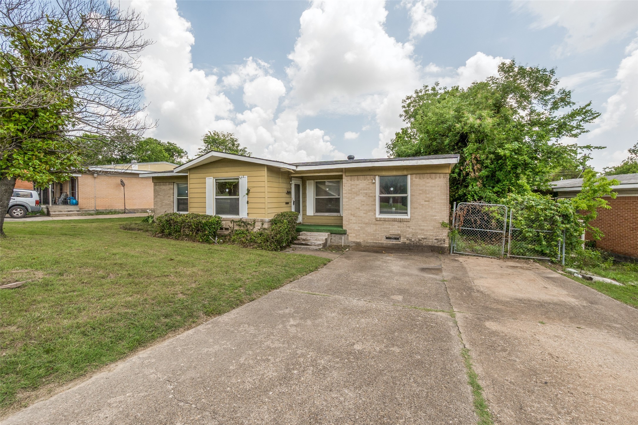 1112 E Ann Arbor Avenue Dallas TX 75216