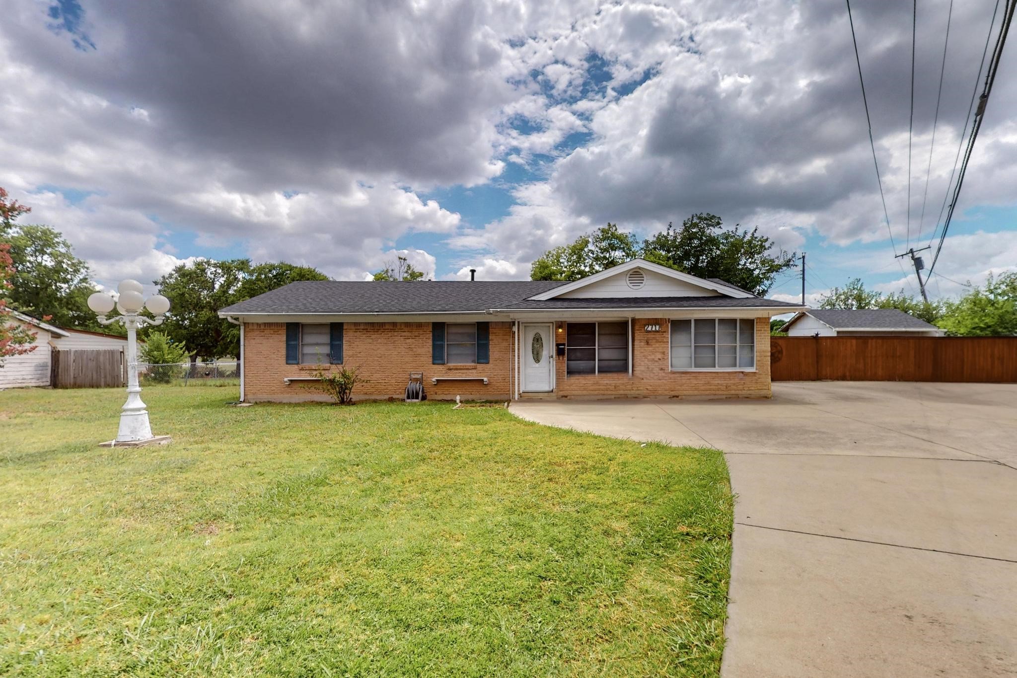 2717 W Rochelle Road Irving TX 75062