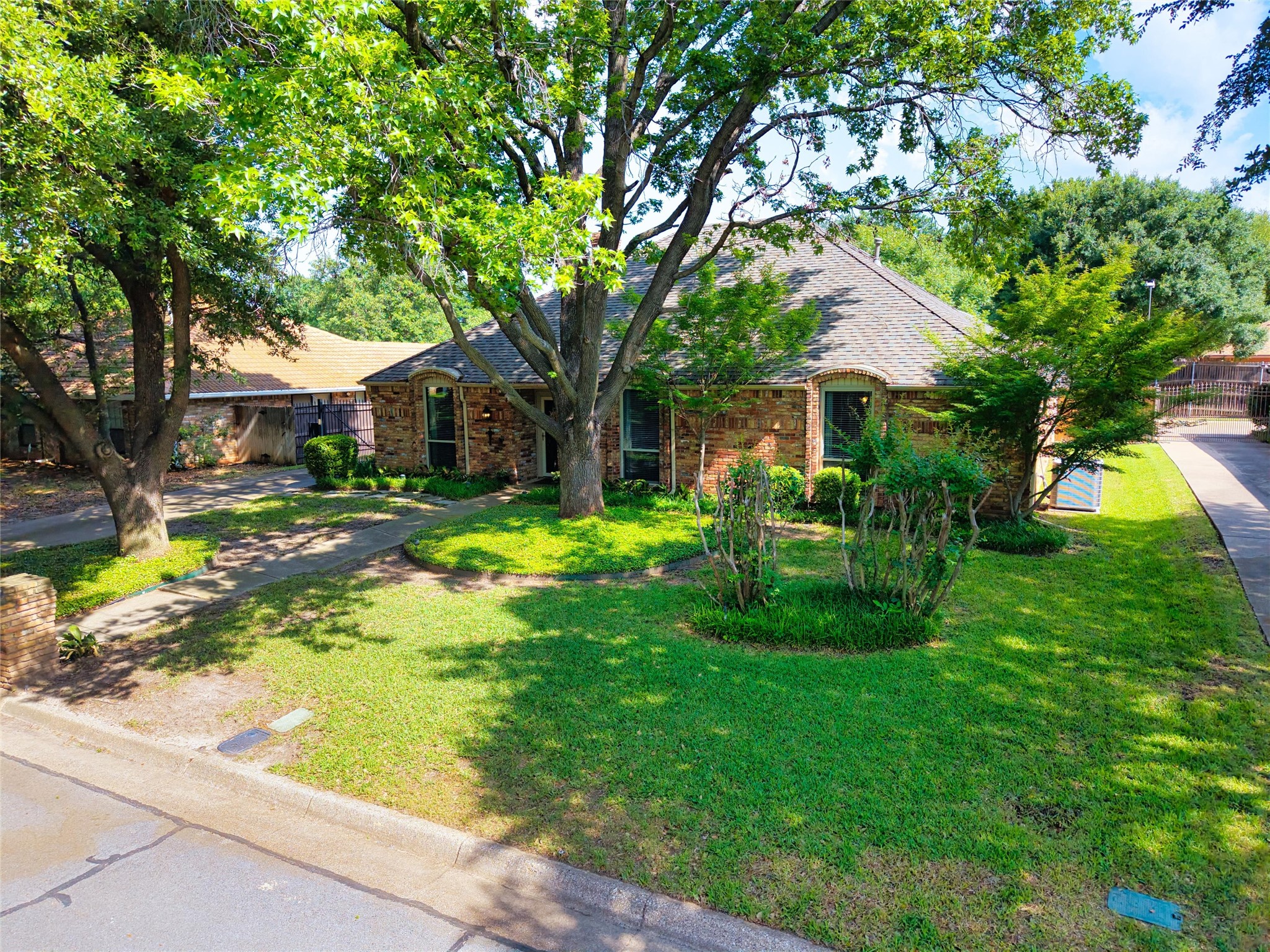 605 Hinsdale Drive Arlington TX 76006