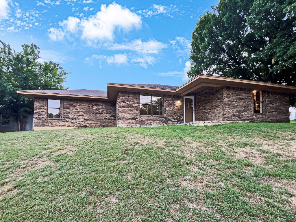 813 Waterbury Street Grand Prairie TX 75051