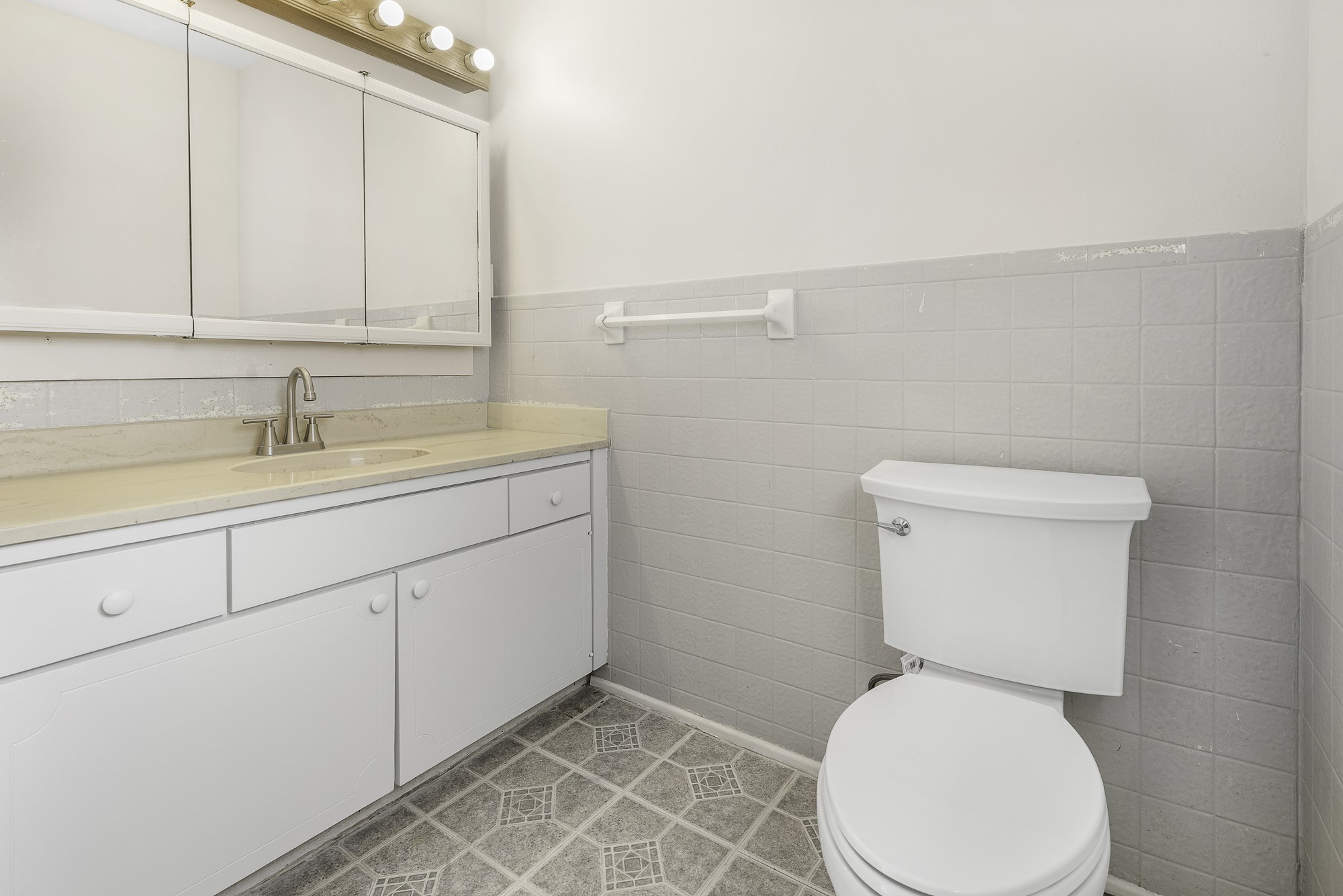 1002 W Wrights Avenue Comanche TX 76442