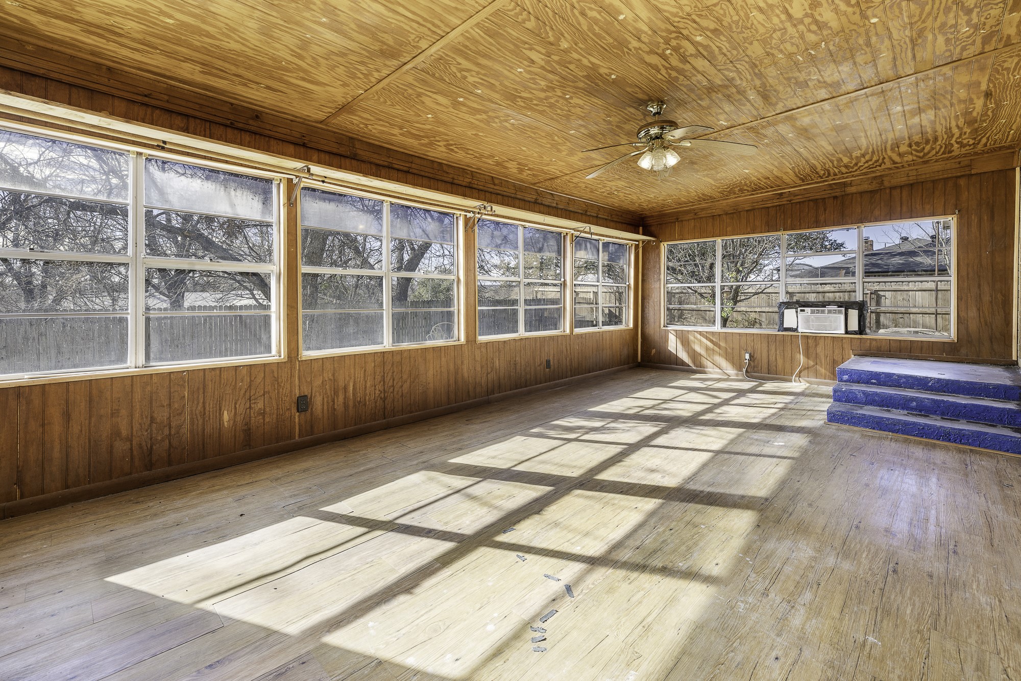 1002 W Wrights Avenue Comanche TX 76442