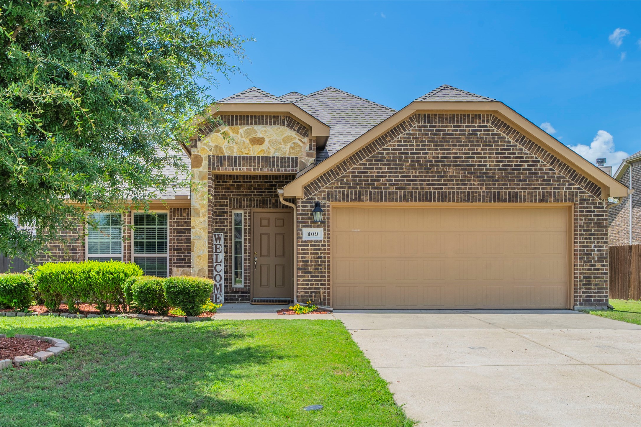 109 Honeysuckle Lane Waxahachie TX 75165