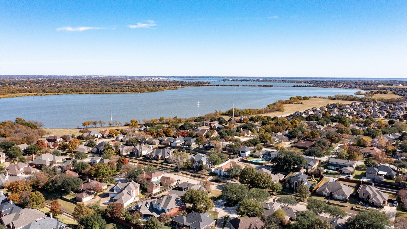 3004 Bluffview Drive Garland TX 75043